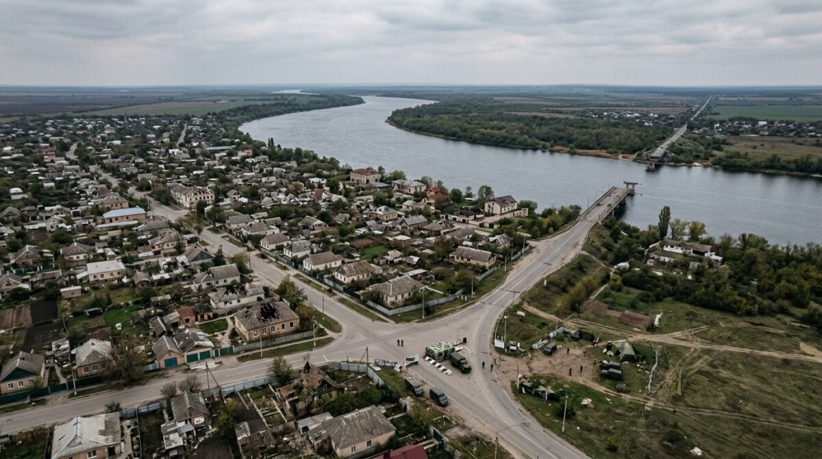découvrez olechky, ville ukrainienne isolée et toujours occupée par les forces russes : une plongée dans le quotidien de ses habitants et les conséquences de l’occupation.